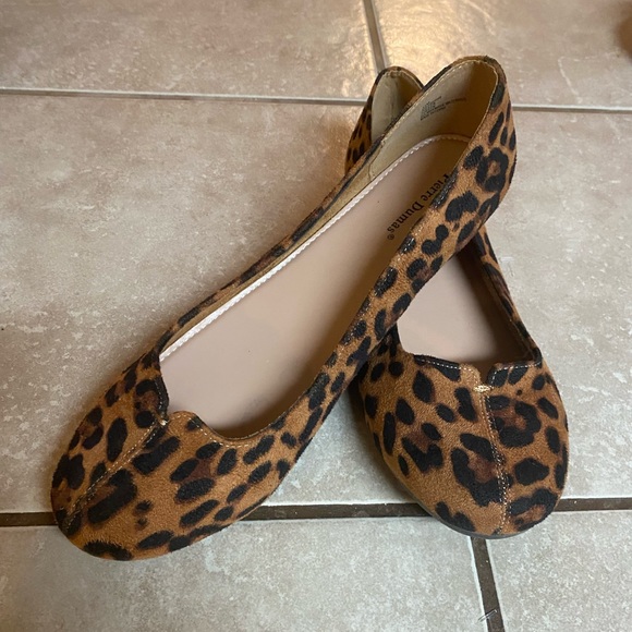 Pierre Dumas Shoes - Pierre Dumas Ballet Flats Women’s Size 11 Cheetah Slip One.